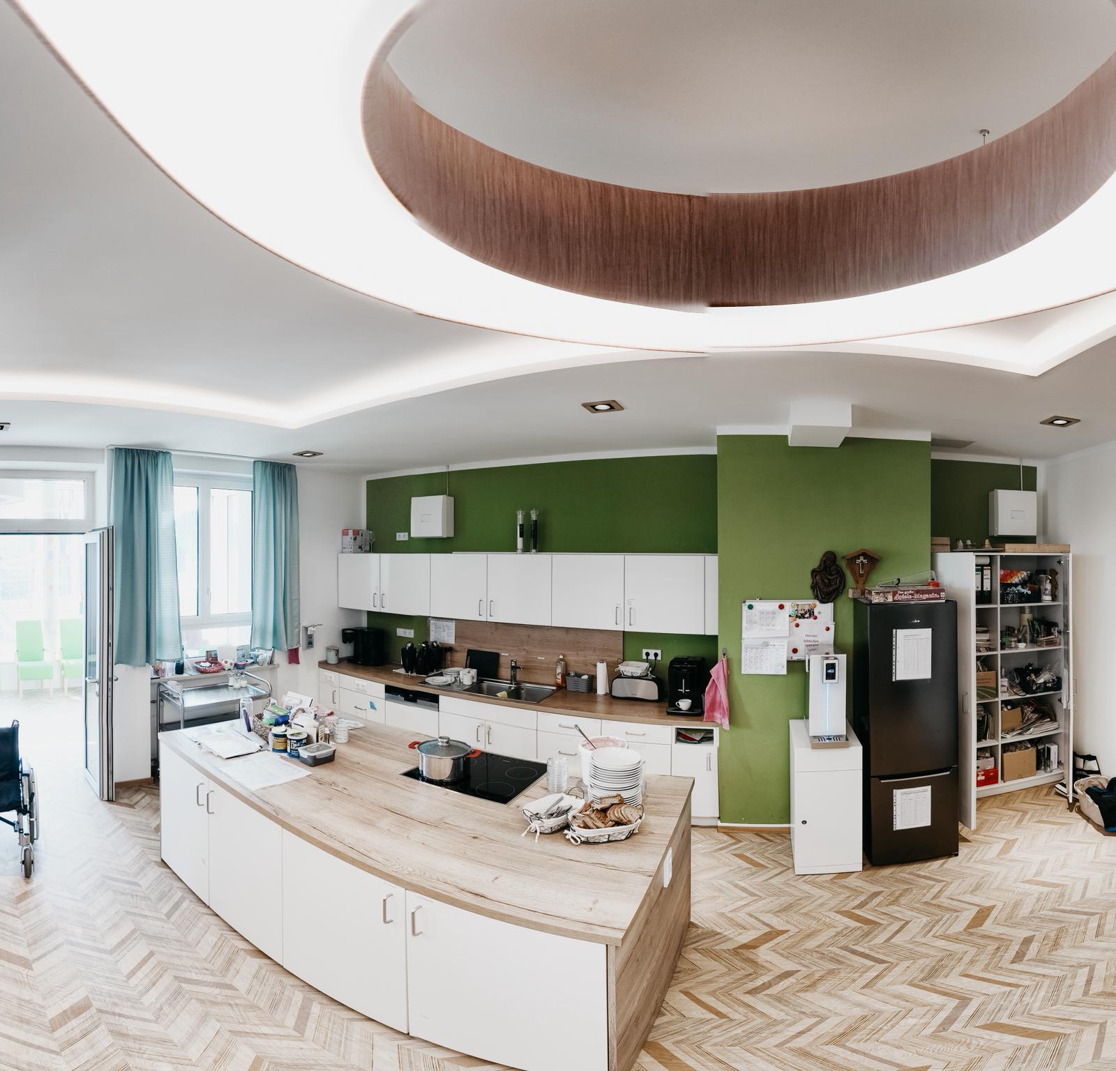 Wohnliche K&uuml;che im Seniorenzentrum